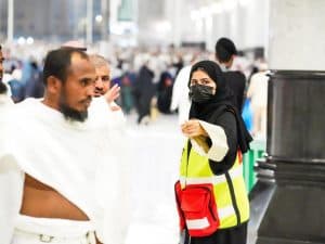 متطوعو الدفاع المدني يشاركون في خدمة ضيوف الرحمن