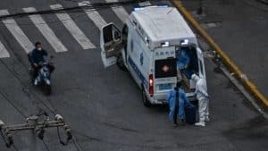 طفلة تنجو من الموت بعد سقوطها من الطابق الـ25