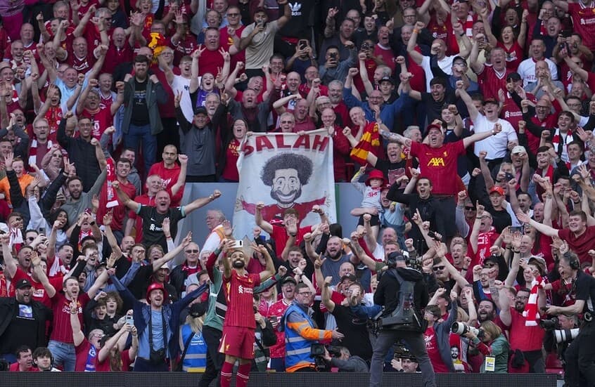 ليفربول يتوج بلقب بطل الدوري الإنجليزي