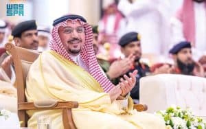 أمير القصيم يكرم  100 طالب متفوق بجائزة العبودي للمتفوقين بالمذنب