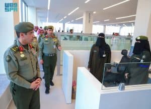 اللواء المربع يتفقد جوازات منفذ البطحاء