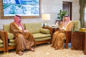 أمير الرياض يستقبل أمين المنطقة