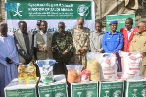 “اغاثي الملك سلمان” يدشن توزيع 3.000 سلة غذائية في السودان
