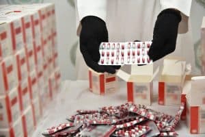 “مكافحة المخدرات” تحبط ترويج أقراص خاضعة لتنظيم التداول الطبي بمنطقة حائل