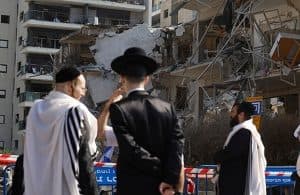 إيران تدعو سكان تل أبيب للمغادرة بعد تحذير إسرائيلي مماثل باستهداف طهران