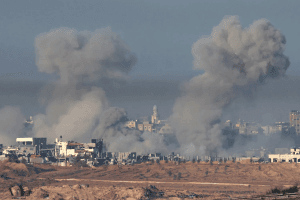 استشهاد أكثر من 50 فلسطينيًا في قصف الاحتلال الإسرائيلي مدنيين يتلقون المساعدات جنوب قطاع غزة