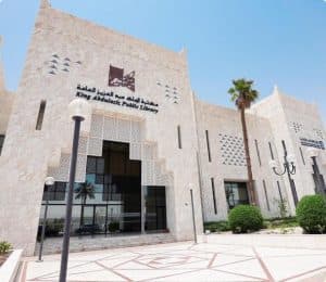 مكتبة الملك عبدالعزيز تترجم “على خطى المتنبي” و “قانون الأعمال السعودي” إلى الصينية