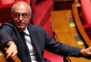 انتحار سياسي بارز في فرنسا