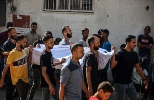 استشهاد ستة فلسطينيين في قصفٍ إسرائيلي استهدف خيمة نازحين جنوب قطاع غزة