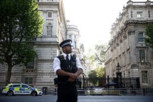 مقتل 2 في حادثة طعن قرب جسر البرج بوسط لندن