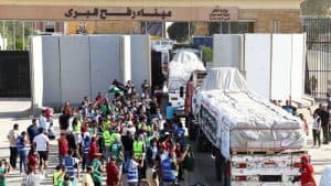 الحكومة الفلسطينية تناشد بفتح معابر غزة وتحيي جهود الإغاثة الجوية الدولية