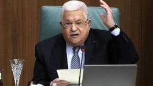 الرئيس الفلسطيني يصدر مرسومًا بتشكيل لجنة لصياغة الدستور المؤقت