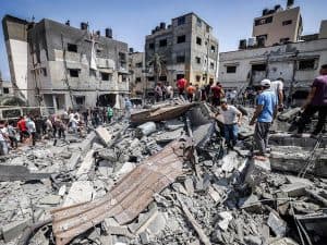 غزة … استشهاد 84 فلسطينياً في قصف إسرائيلي