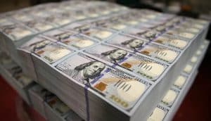 الدولار يتعثر متأثرًا بتوقعات أسعار الفائدة
