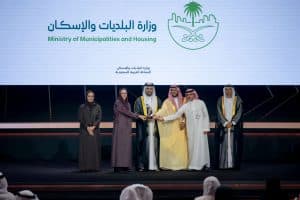 وزارة البلديات والإسكان تفوز بجائزة الشارقة للاتصال الحكومي عن أفضل استراتيجية لإدارة الأزمات