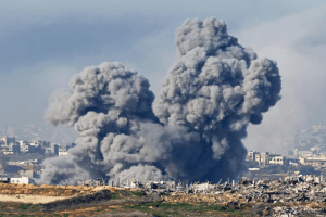 عقب قصف جوي مكثف فجر اليوم.. جيش الاحتلال الإسرائيلي يجتاح مدينة غزة ويمعن في قتل المدنيين