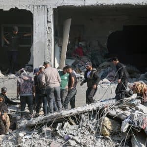 غزة…عشرات الشهداء في قصف إسرائيلي.. ونزوح نصف فلسطيني إلى جنوب القطاع
