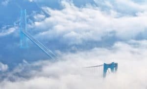يختصر زمن عبور واد عميق من ساعتين إلى دقيقتين.. الصين تفتتح أطول جسر مُعلّق في العالم بارتفاع 625 مترًا