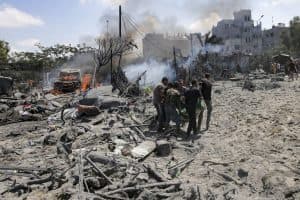 أغلبهم أطفال ونساء.. ارتفاع عدد الشهداء الفلسطينيين بقطاع غزة إلى 66.148 شهيدًا
