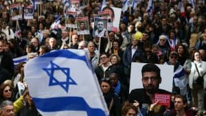 64 % من الإسرائيليين يطالبون باستقالة نتنياهو