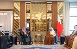 ولي عهد البحرين يستقبل وزير الخارجية
