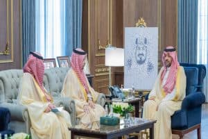 أكد أهمية رفع كفاءة الخدمات الصحية المُقدَّمة.. أمير الحدود الشمالية يستقبل مدير مركز هيئة الصحة العامة بالمنطقة