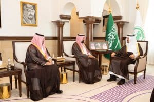 نائب أمير مكة المكرمة يستقبل مديرَي الأحوال المدنية بالمنطقة “السابق والحالي”