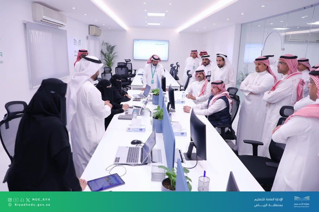 بهدف تقديم خدمات مميزة للمستفيدين.. مدير “تعليم الرياض” يدشن أول صالة للدعم الموحد على مستوى المملكة