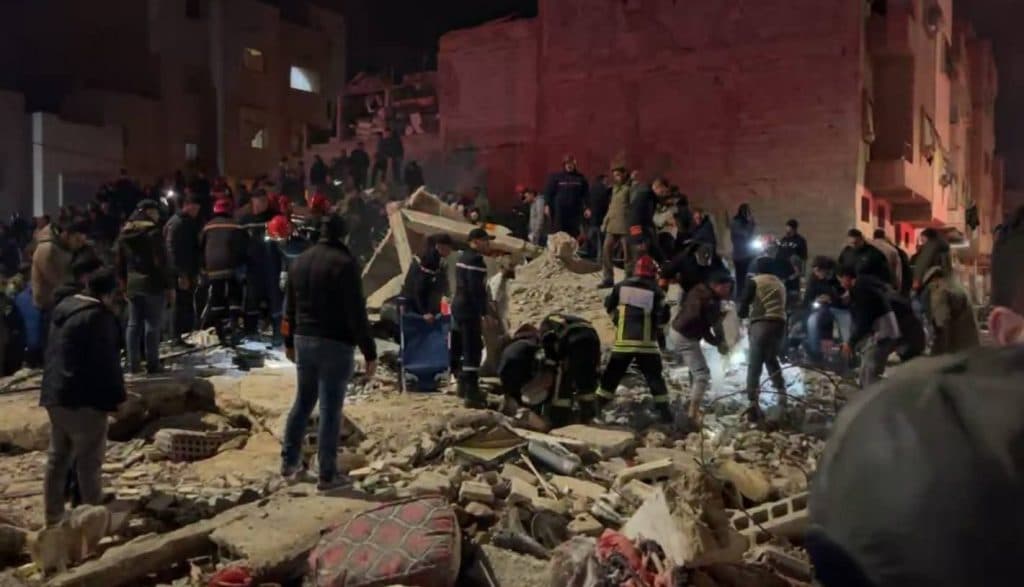 مصرع 22 وإصابة 16 شخصًا بانهيار مبنيين في فاس المغربية