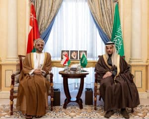 وزير الخارجية يستقبل نظيره العُماني