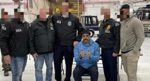 قانونيون يشككون في قانونية اعتقال الولايات المتحدة مادورو وزوجته والاعتداء على الأراضي الفنزويلية