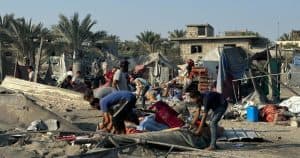 استشهاد أربعة فلسطينيين في قصف الاحتلال الإسرائيلي خيام النازحين جنوب قطاع غزة