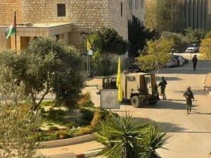 إصابة 11 طالبًا فلسطينيًّا خلال اقتحام قوات الاحتلال جامعة بالضفة الغربية