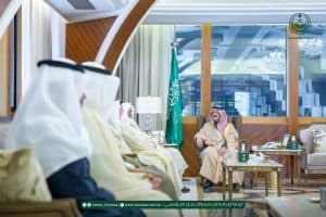 أشاد بدورها المجتمعي.. أمير الشرقية يستقبل رئيس جمعية “رعاية” لتيسير الزواج ورعاية الأسرة بالأحساء