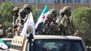 عقب سيطرته على مطار ومدينة الطبقة.. الجيش السوري يعلن استعادته عددًا من أكبر حقول النفط بالبلاد