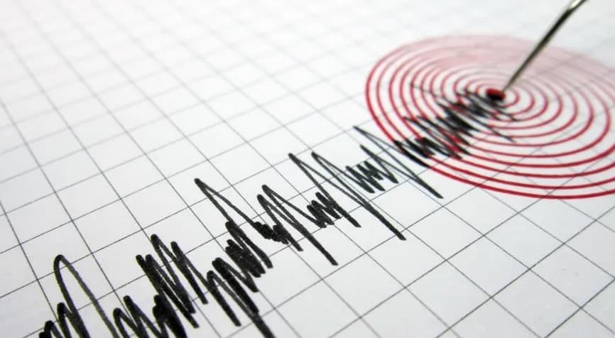 زلزال بقوة 6 درجات يضرب جزيرة جاوة الإندونيسية