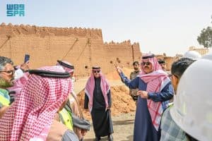 أمير حائل يتفقد مشروع المنطقة المركزية ويطّلع على الأعمال الإنشائية ونسب الإنجاز