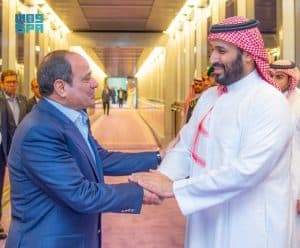رئيس مصر يغادر جدة وسمو ولي العهد في مقدمة مودعيه