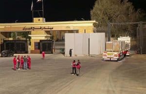 معبر رفح البري يستقبل دفعة جديدة من العائدين الفلسطينيين إلى غزة