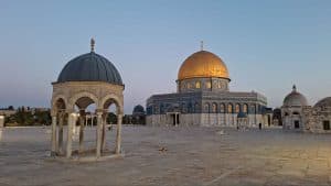 بالتزامن مع اعتقالات غاشمة للفلسطينيين بالضفة.. قوات الاحتلال الإسرائيلي تواصل إغلاق المسجد الأقصى لليوم الرابع تواليًا