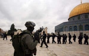 اعتقلت 13 فلسطينيًا من الضفة.. قوات الاحتلال الإسرائيلي تواصل إغلاق المسجد الأقصى لليوم السابع تواليًا