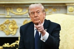ترمب: أغرقنا 42 سفينة إيرانية في 3 أيام