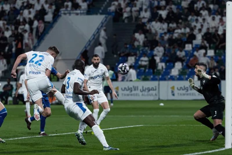 الهلال يهزم الفتح ويواصل مطاردة النصر