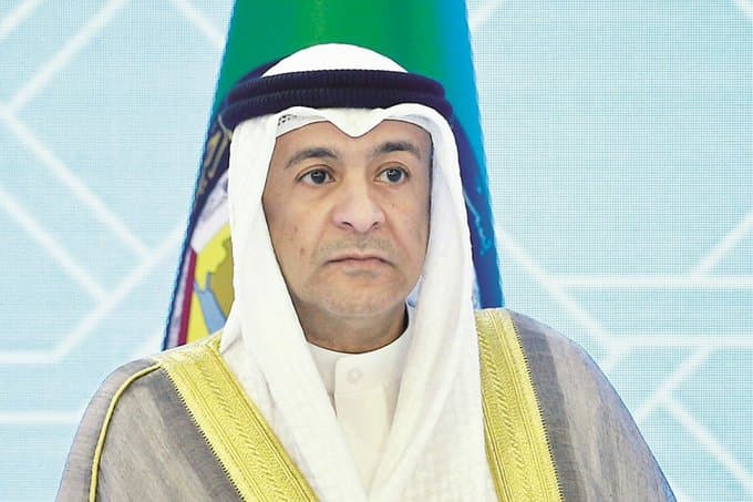 الأمين العام لمجلس التعاون يستقبل وزير الخارجية المصري