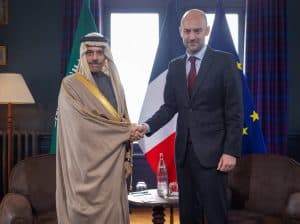 على هامش مشاركة سموه في الاجتماع الوزاري لـ(G7).. وزير الخارجية يلتقي نظيرَيه الفرنسي والكندي