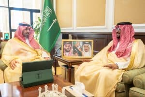 استعرض الإصدار الإلكتروني للمزارعين والنحالين لعام 2025.. نائب أمير تبوك يستقبل مدير فرع وزارة البيئة بالمنطقة