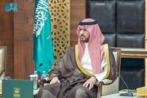 اطلع على أبرز الجهود والخدمات المُقدَّمة للمستفيدين.. نائب أمير الشرقية يستقبل مدير فرع وزارة التجارة بالمنطقة وعددًا من منسوبيه