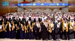 الأمير جلوي بن عبدالعزيز يرعى حفل تخريج 5872 طالبًا وطالبة بجامعة نجران