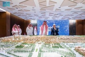 الأمير راكان بن سلمان يزور مقر شركة الدرعية ويقف على سير العمل في مشروعاتها