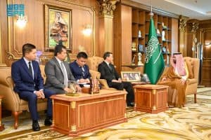 بحثا المواضيع ذات الاهتمام المشترك.. أمير منطقة جازان يستقبل القنصل الفلبيني بجدة
